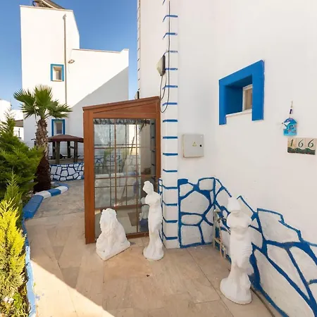 Stylish With Mesmerizing View And Central Location In Bodrum *