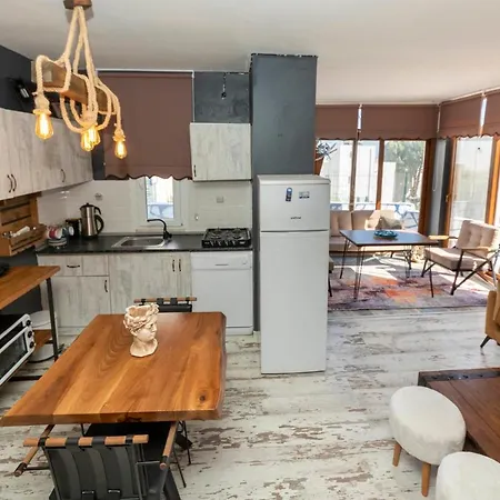 Stylish With Mesmerizing View And Central Location In Bodrum Βίλα *