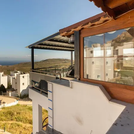 Stylish With Mesmerizing View And Central Location In Bodrum Bitez