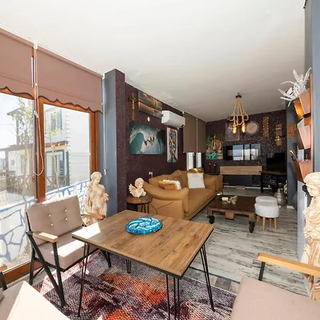 Stylish With Mesmerizing View And Central Location In Bodrum *