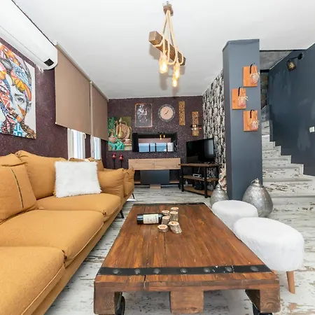 Stylish With Mesmerizing View And Central Location In Bodrum Bitez